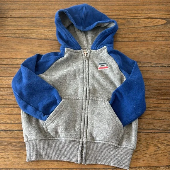 2 great Levi size 2T sweatsuits - Picture 4 of 11